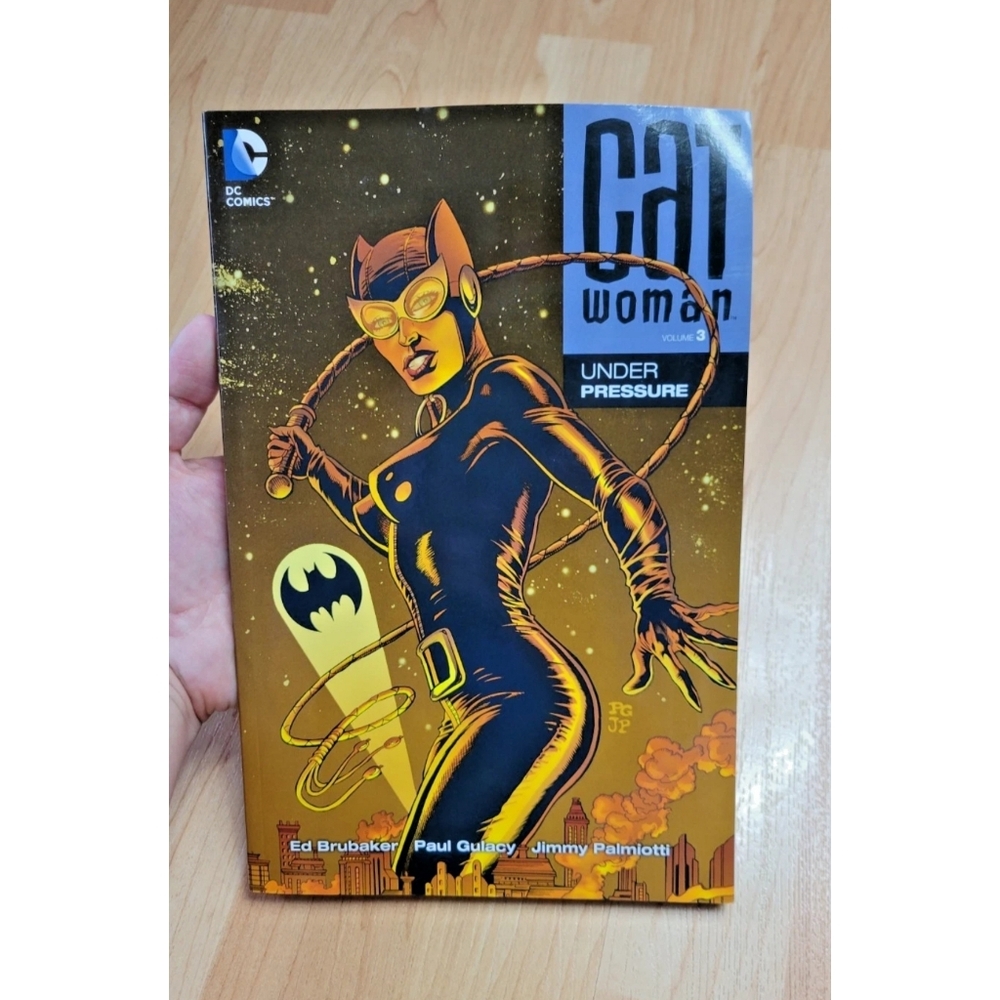 BOGO DC Comics Catwoman: Under Pressure Vol 3